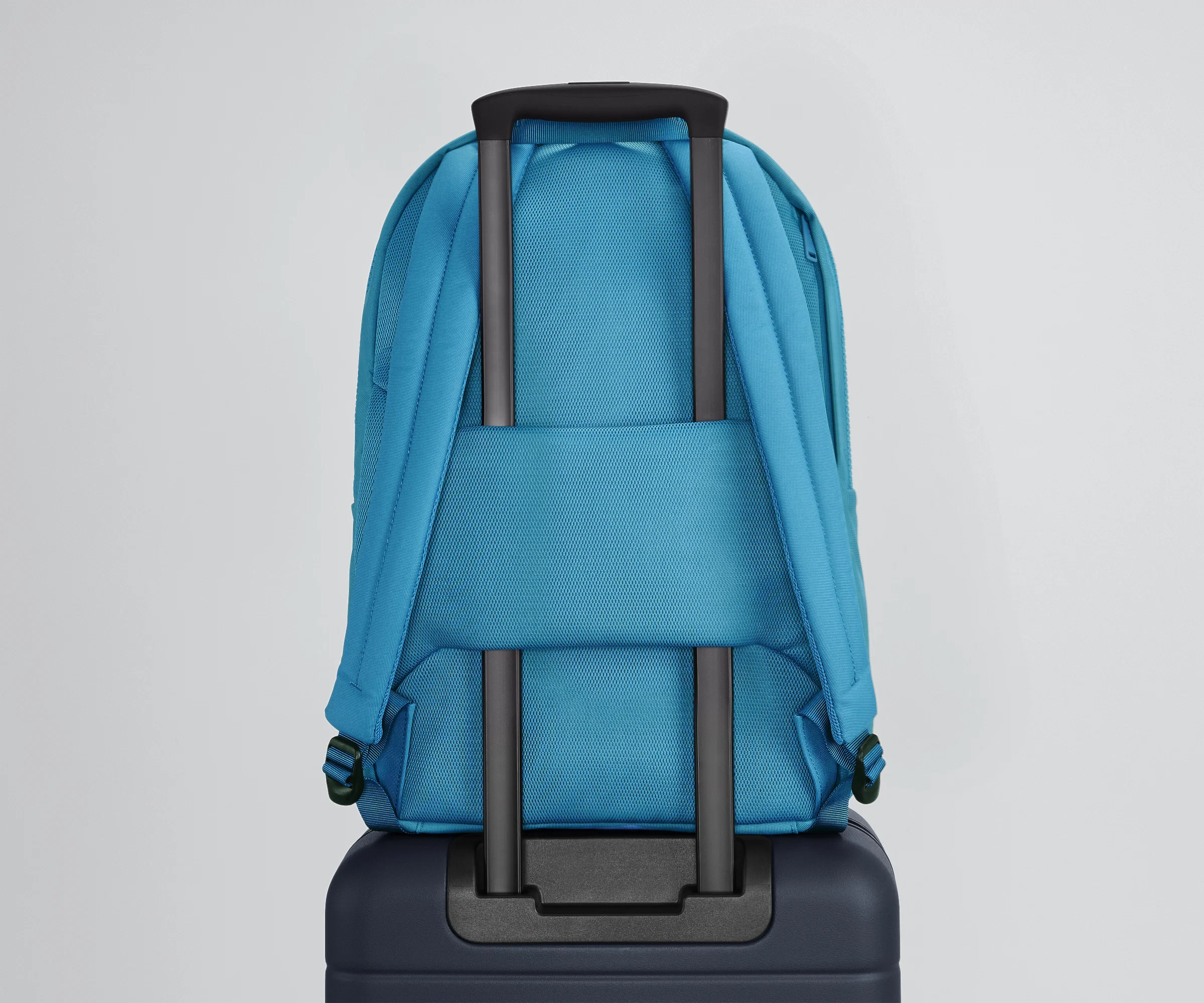 Active Backpack 26L in Vivid Blue - Image 7