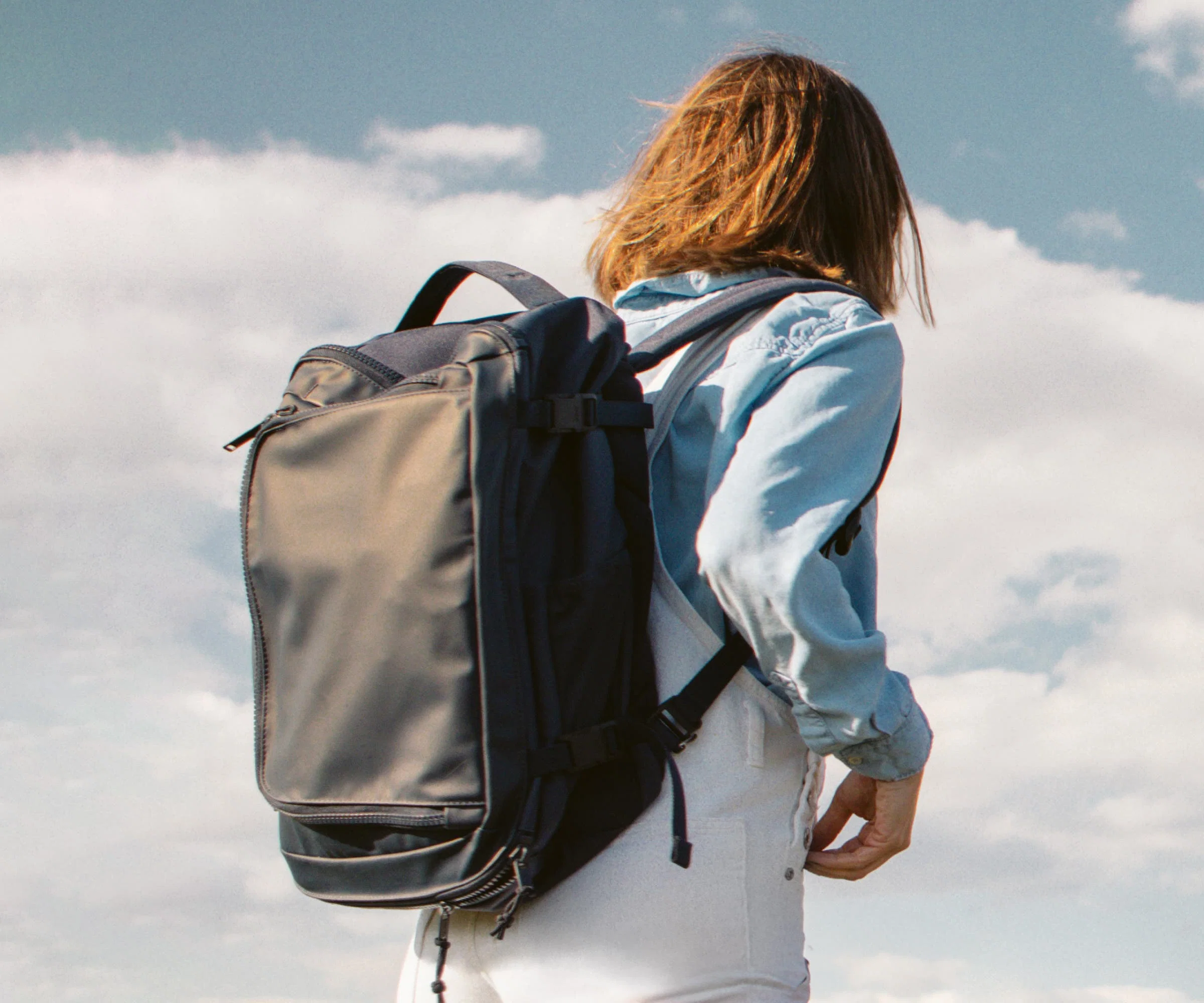 Active Convertible Backpack 25L in Forest Green - Image 3
