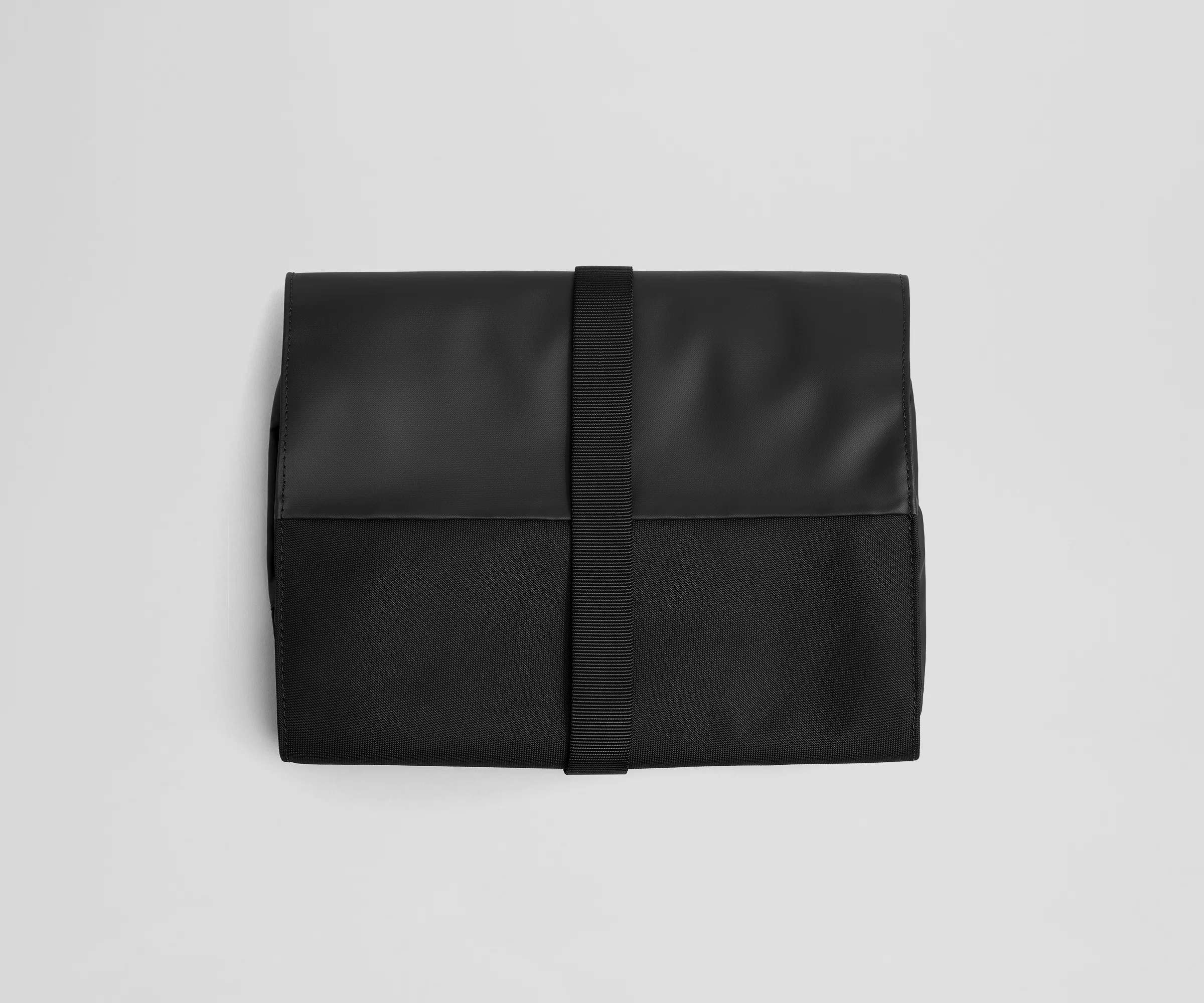 Active Hanging Toiletry Bag in Jet Black - Image 6