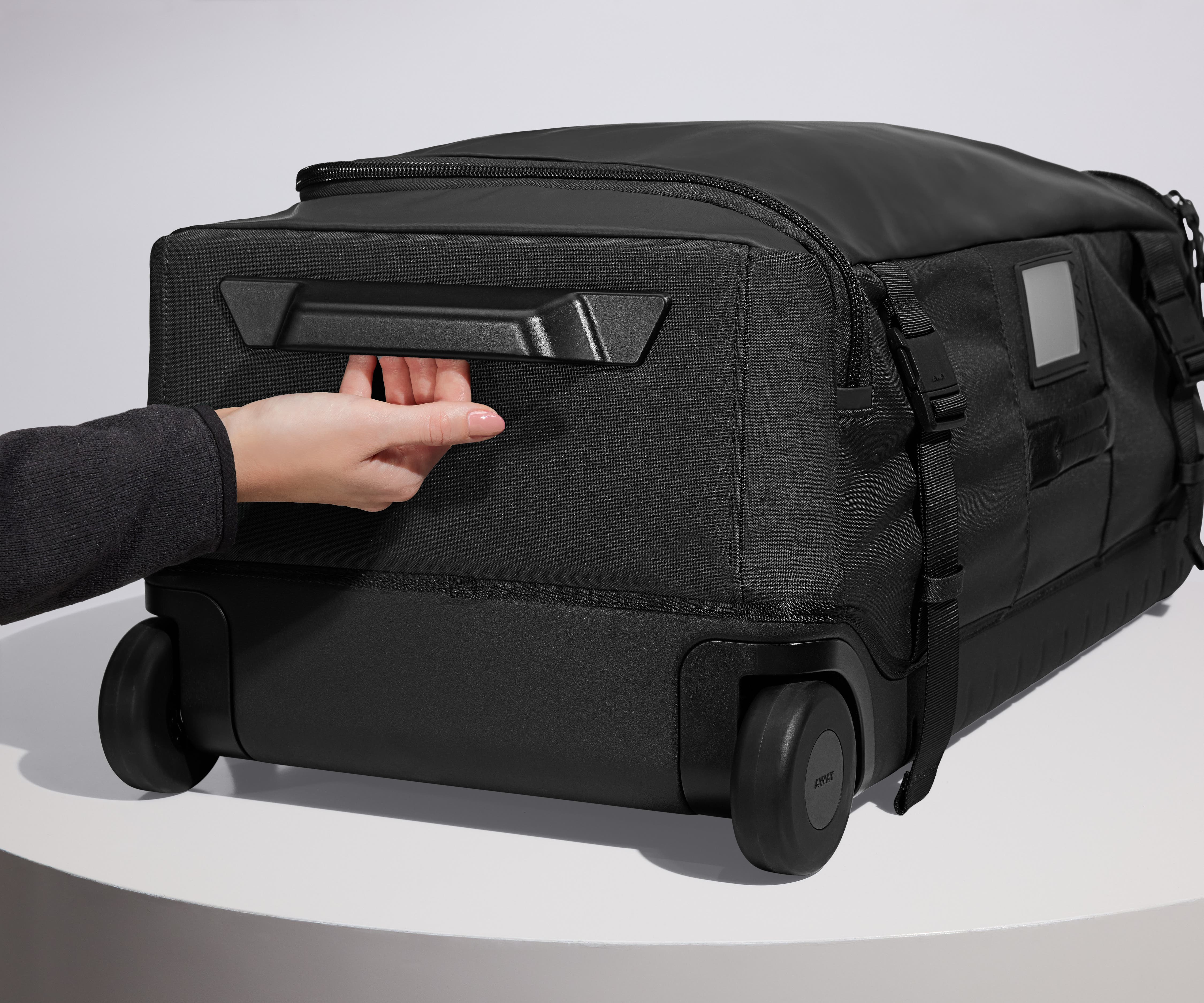 Active Rolling Duffle 85L in Jet Black - Image 9