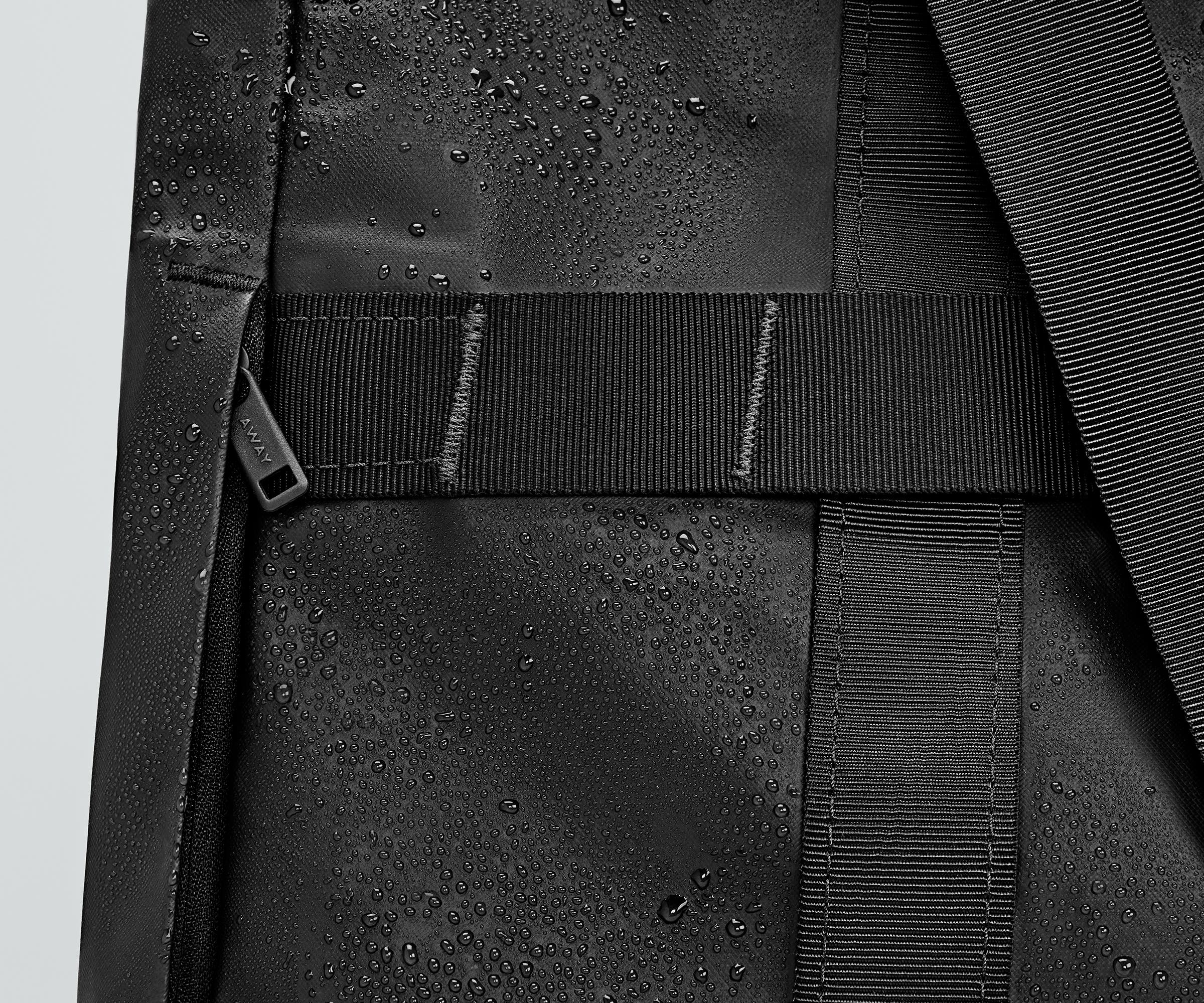 Active Tote 45L in Jet Black - Image 4