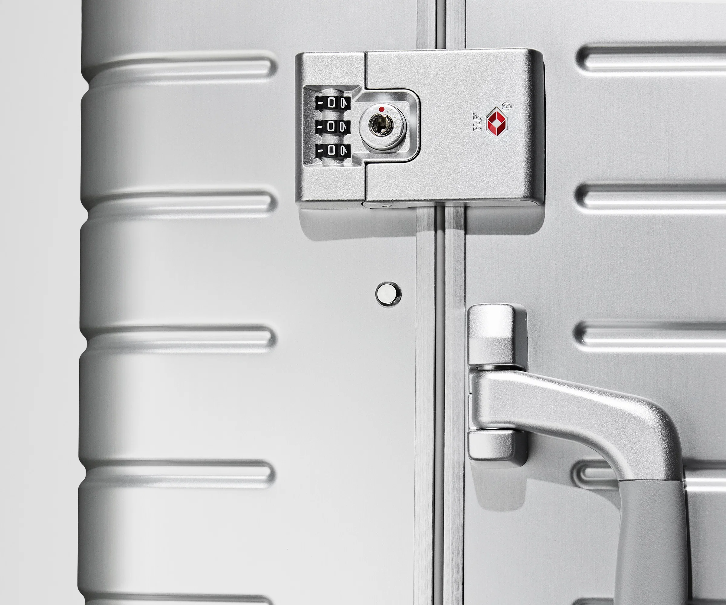 The Medium: Aluminum Edition in Silver - Image 5