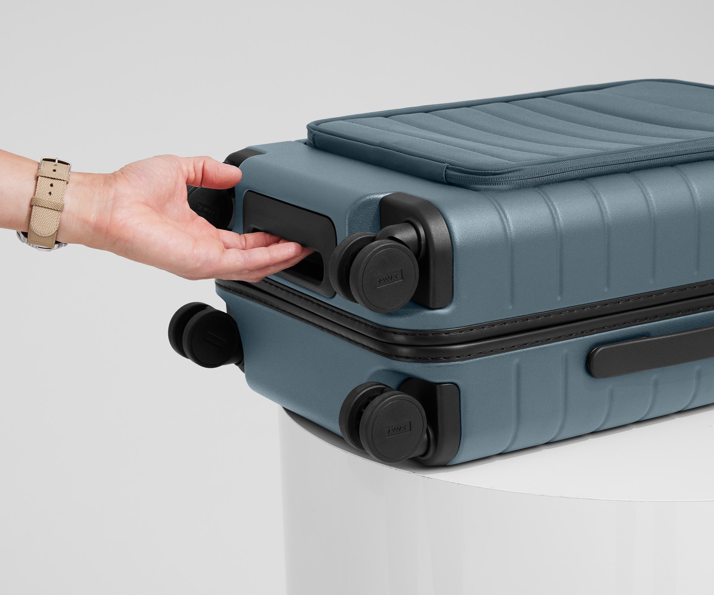 The Executive Carry-On in Coast Blue - Image 11