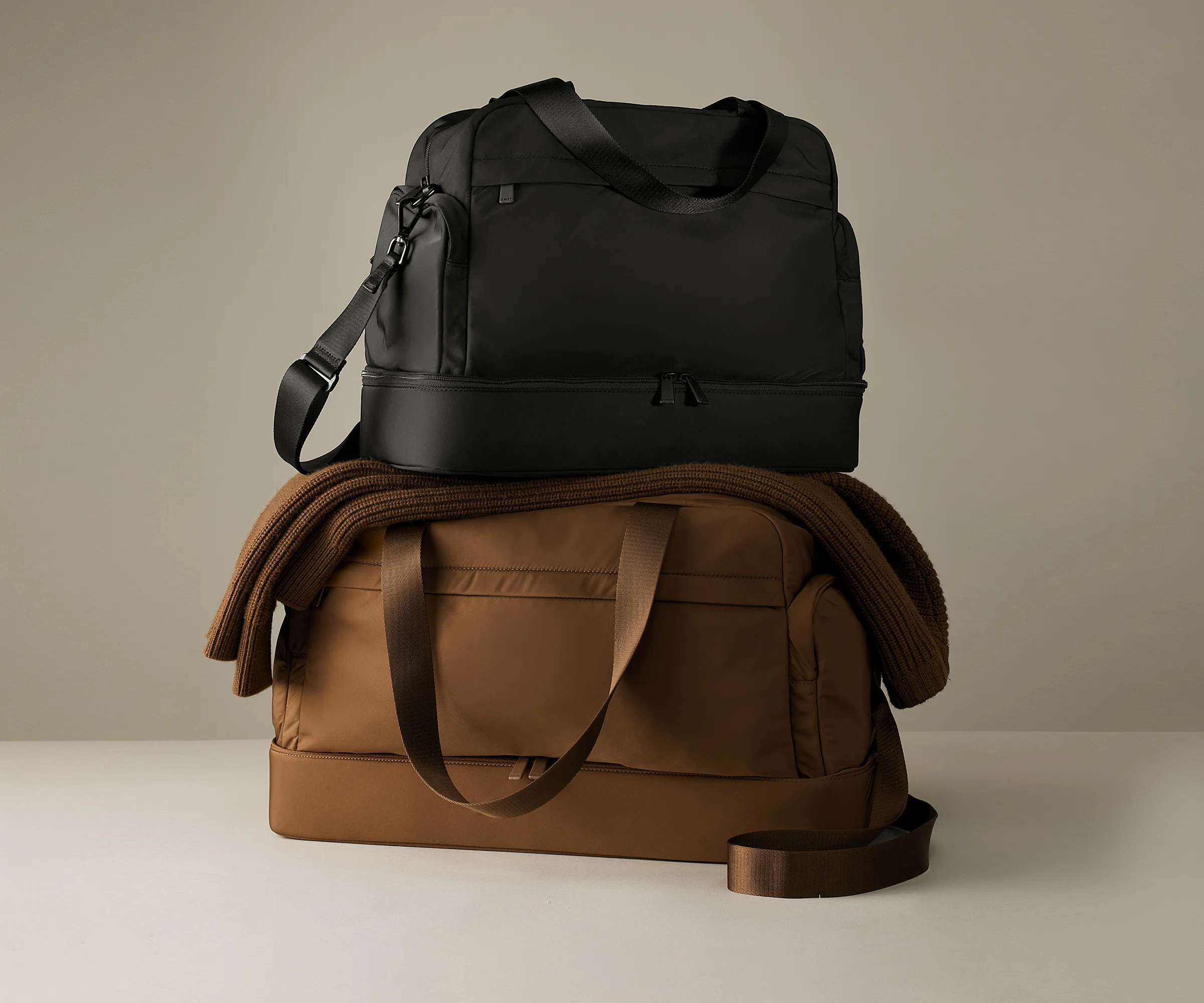 Featherlight Overnight Bag in Jet Black - Image 10