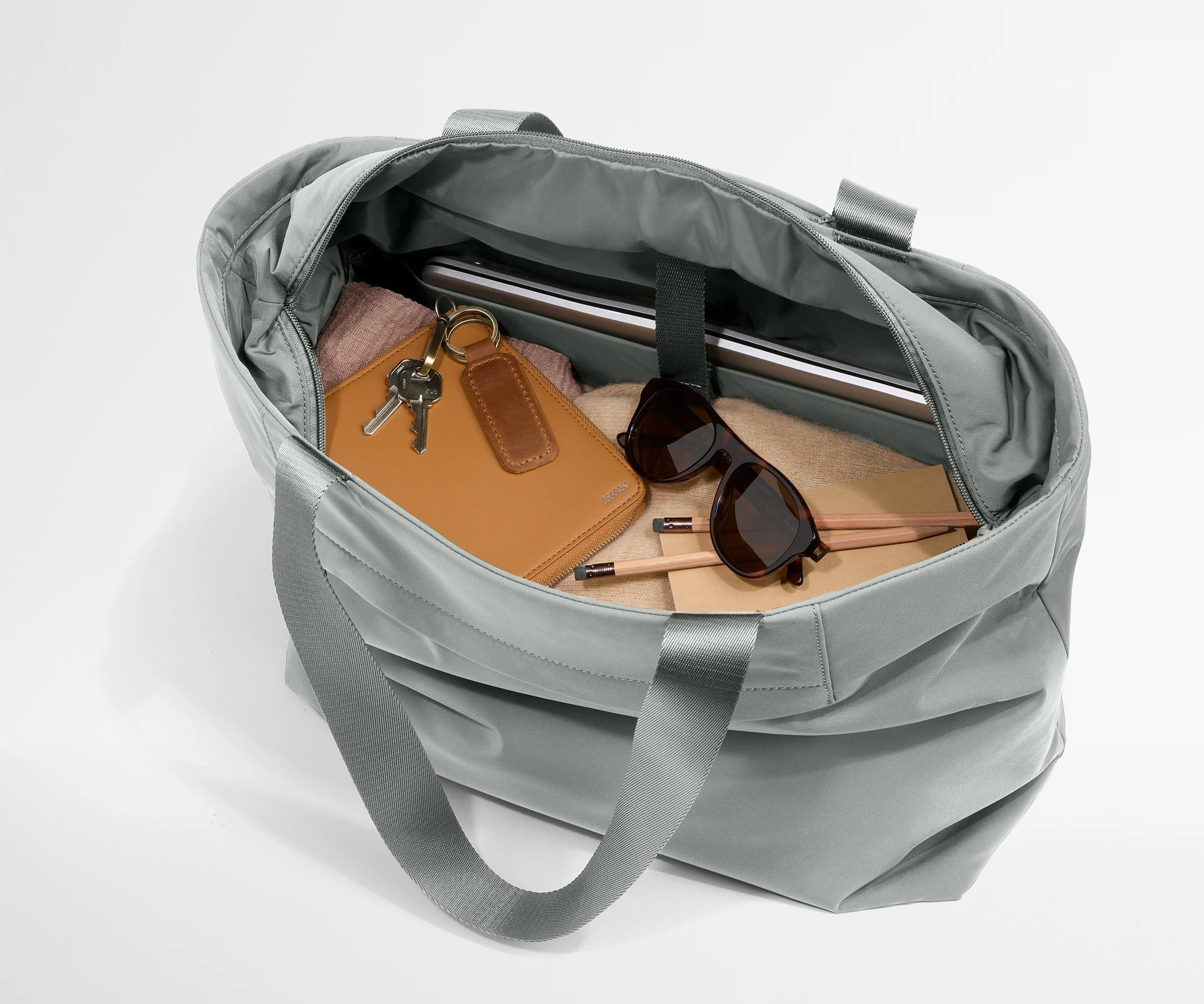 Featherlight Tote in Nordic Gray - Image 3