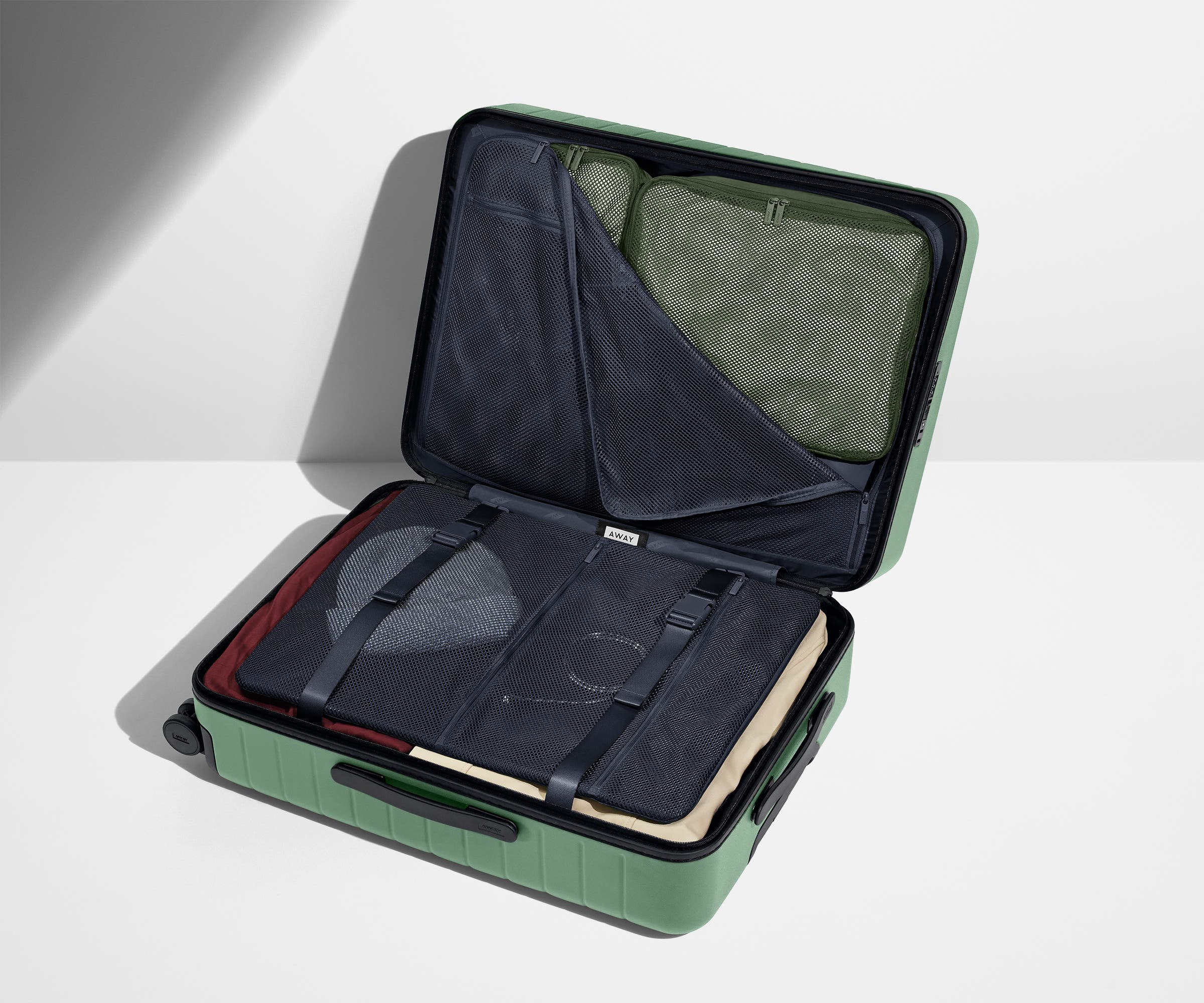 The Medium in Sea Green - Image 4