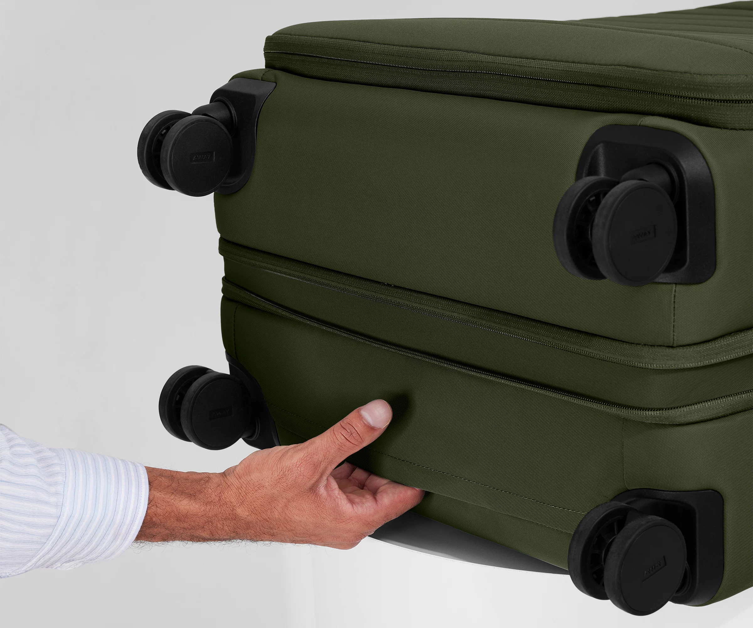 Softside Large in Olive Green - Image 7