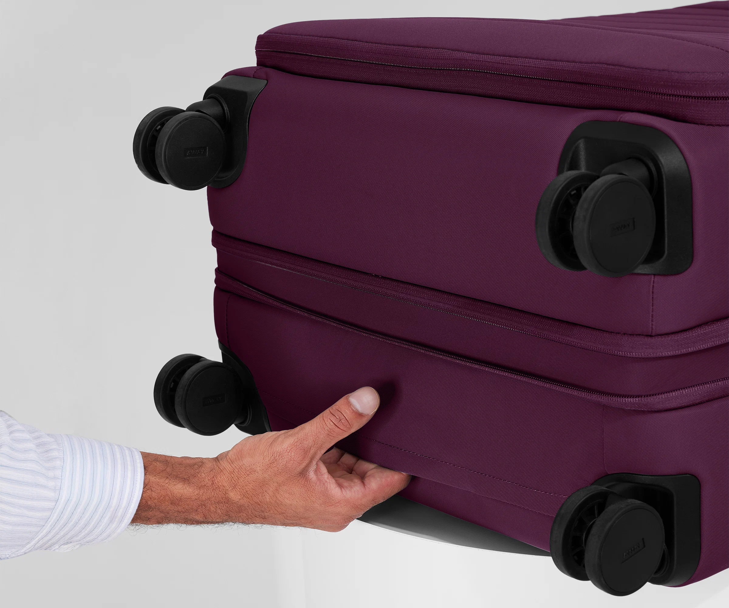 Softside Large in Plum Purple - Image 6