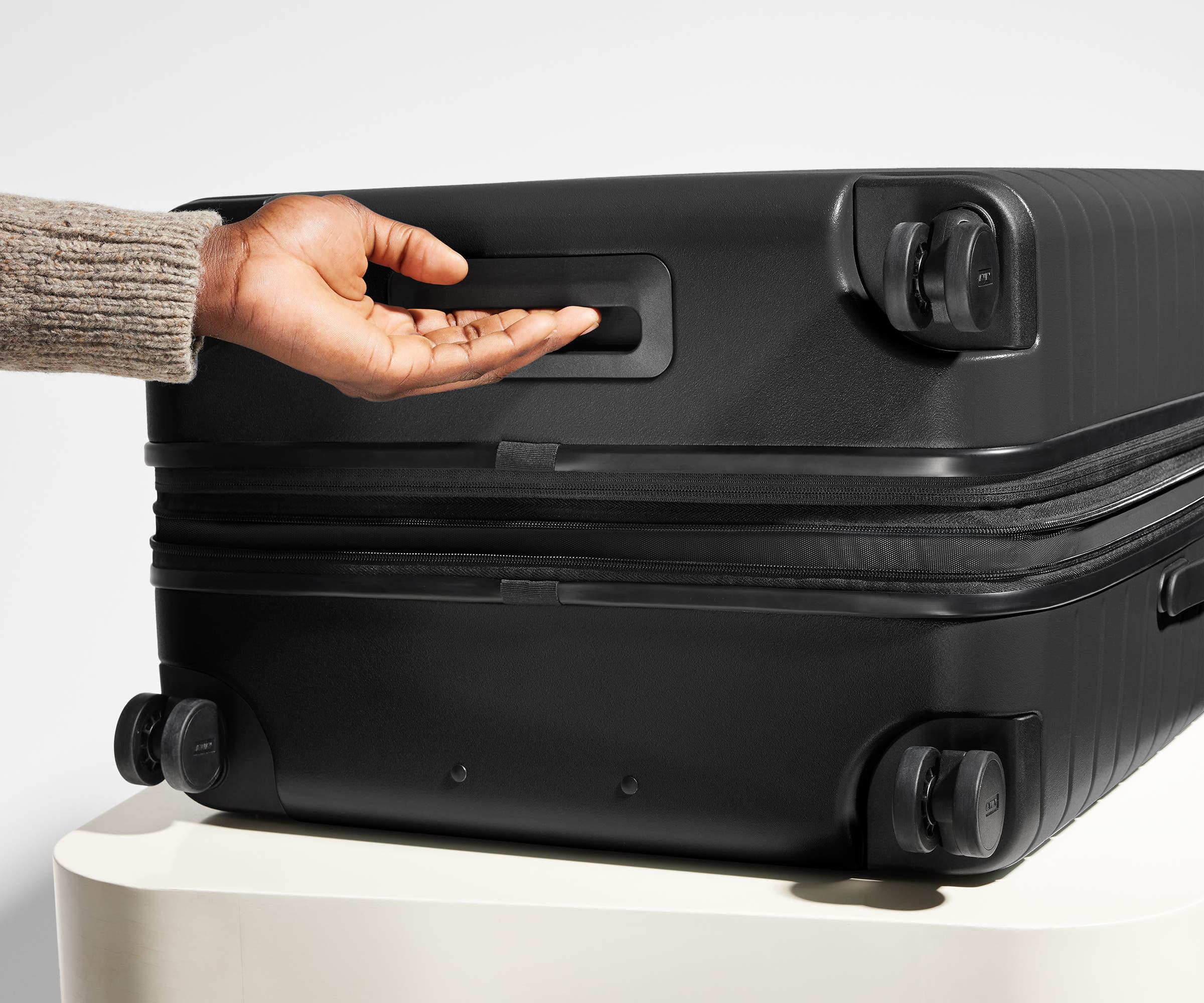 The Large Flex in Jet Black (DTM) - Image 9