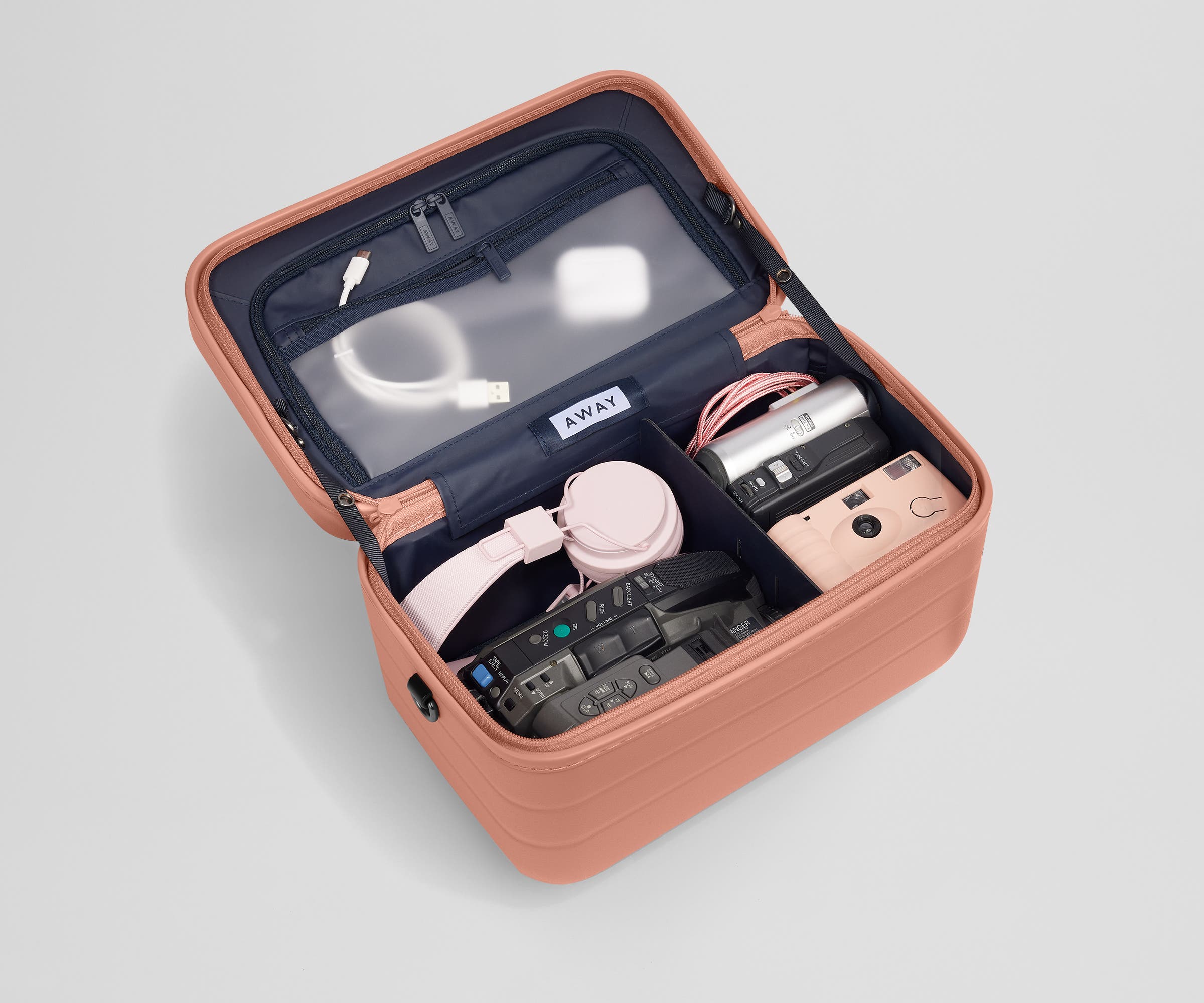 The Train Case in Clay Pink - Image 5